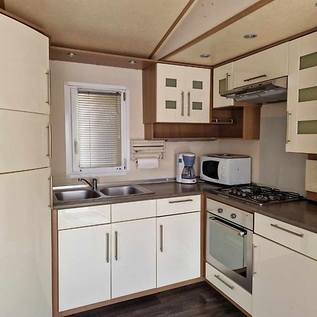 Camping Le Clos De Balleroy ภายนอก รูปภาพ