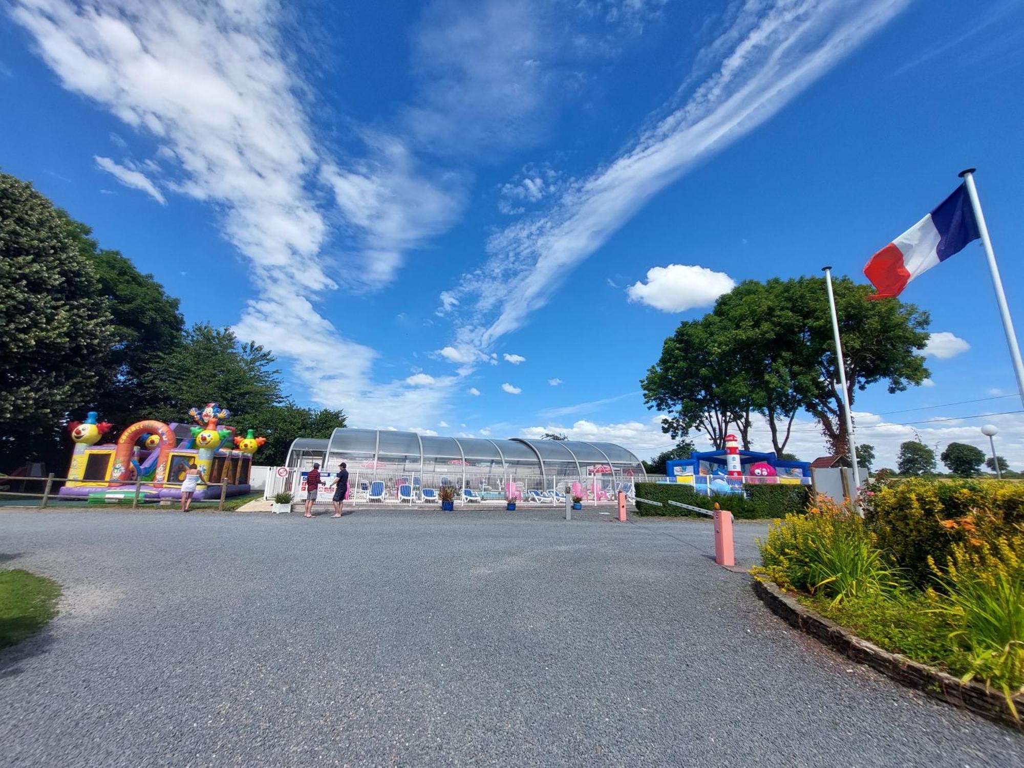Camping Le Clos De Balleroy ภายนอก รูปภาพ