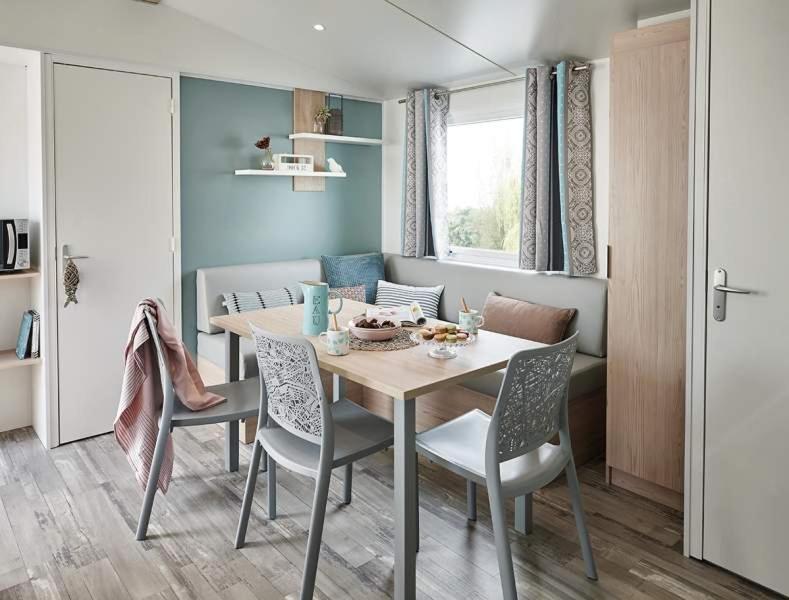 Camping Le Clos De Balleroy ภายนอก รูปภาพ