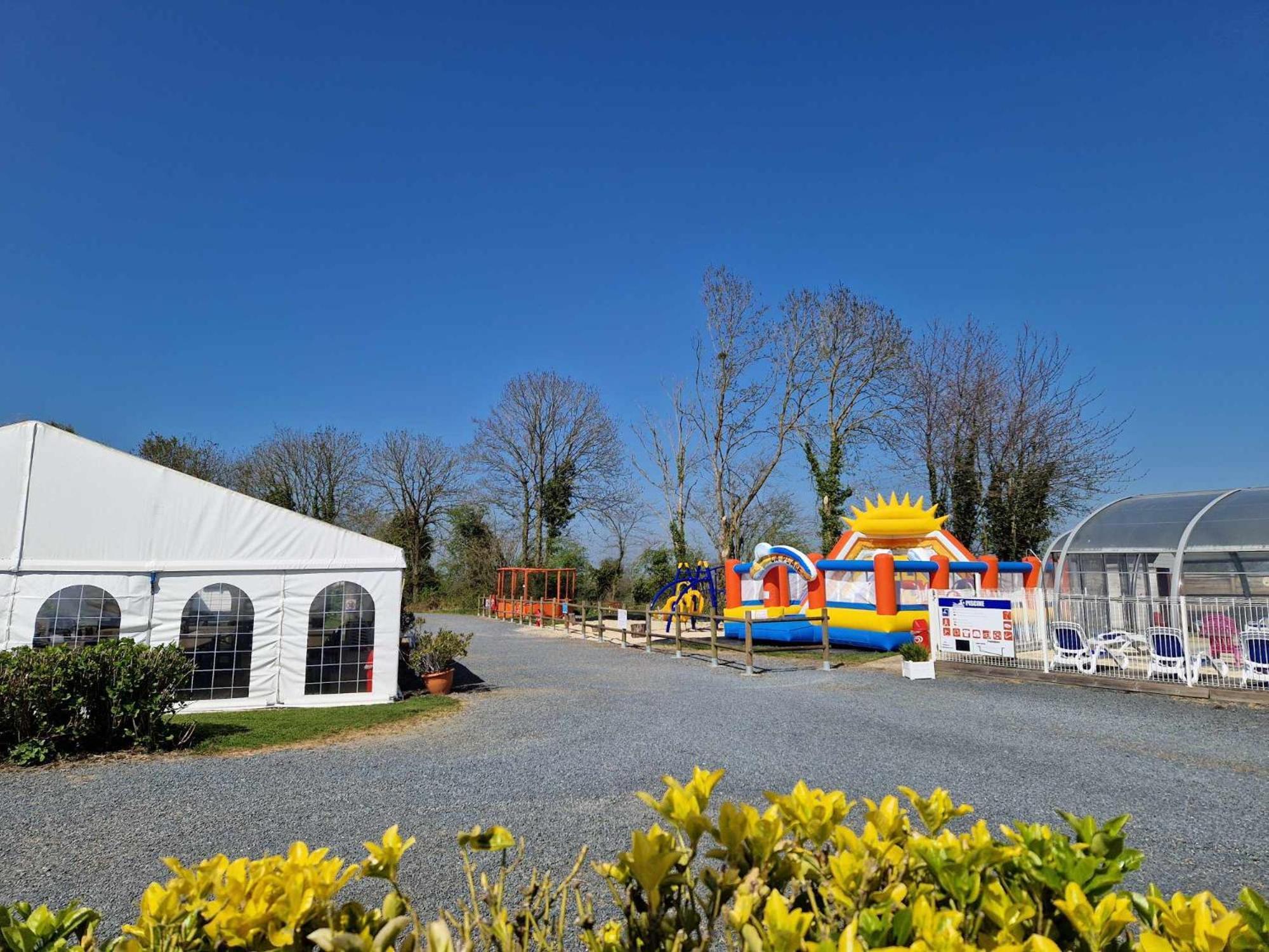 Camping Le Clos De Balleroy ภายนอก รูปภาพ