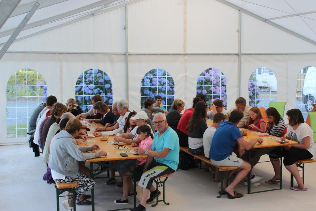 Camping Le Clos De Balleroy ภายนอก รูปภาพ