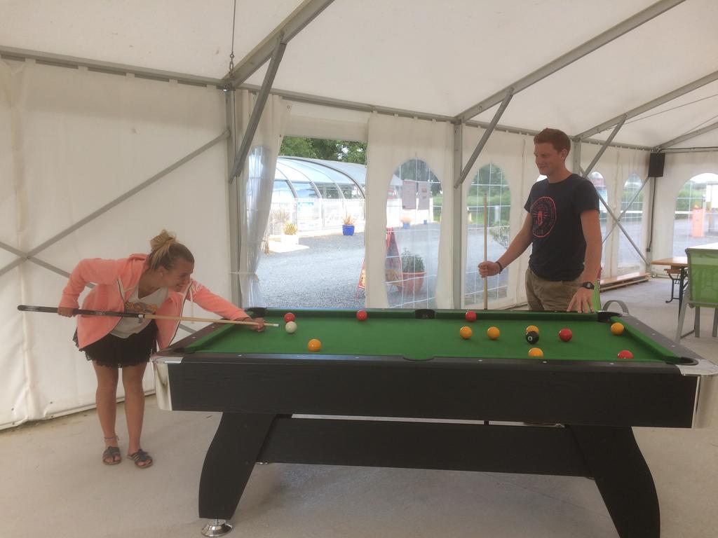 Camping Le Clos De Balleroy ภายนอก รูปภาพ