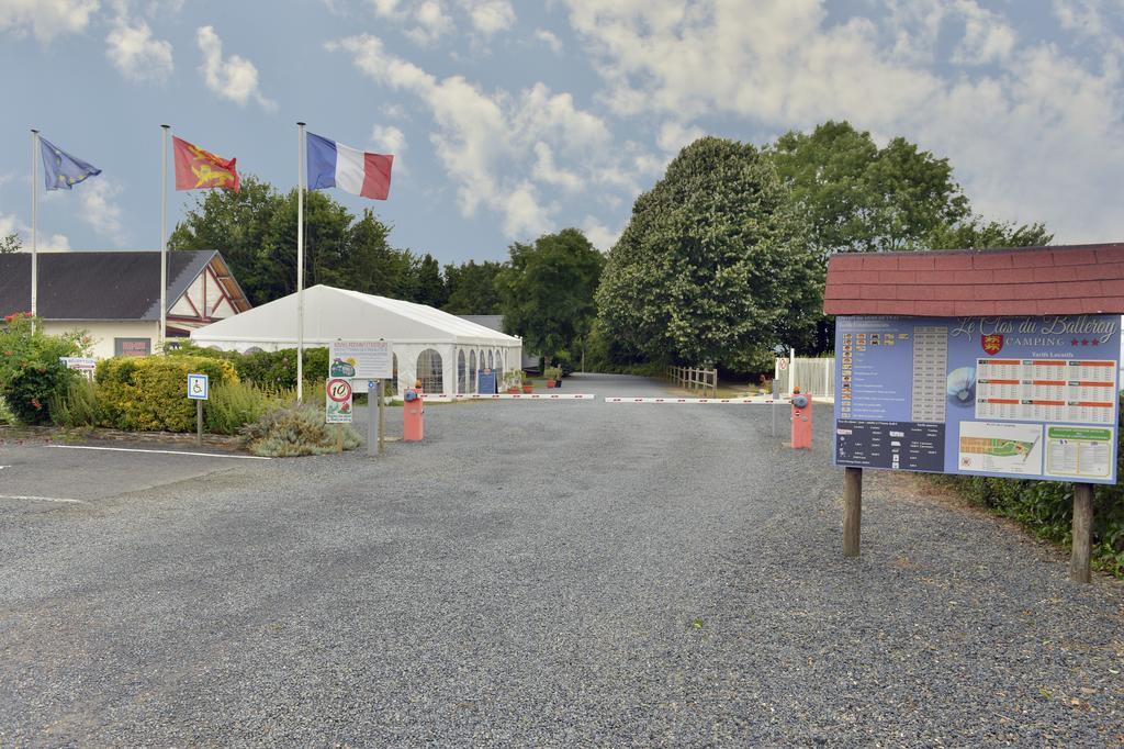 Camping Le Clos De Balleroy ภายนอก รูปภาพ