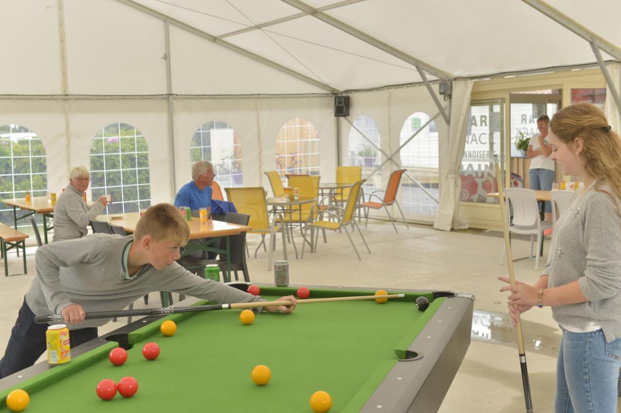 Camping Le Clos De Balleroy ภายนอก รูปภาพ
